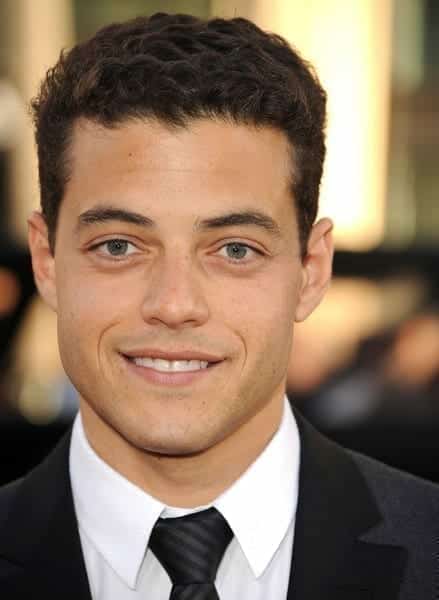 Rami Malek en el estreno mundial de Larry Crowne en Hollywood, California.. Fuente: Wikipedia. Autor: Sleepindaroof