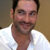 Tom Ellis en el 2015. Fuente: flickr. Autor: Sue Lukenbaugh