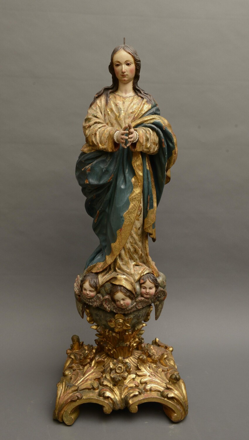 PEDRO DE MENA Y MEDRANO. Inmaculada Concepción. Madera tallada, policromada y dorado_80 cm. altura con peana