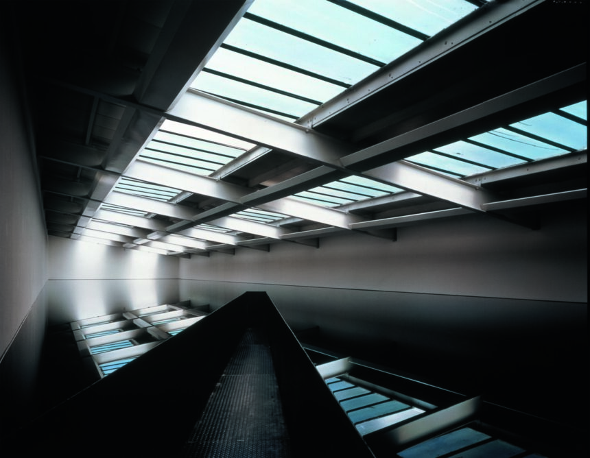 Richard Wilson, 20:50. Courtesy of the artist and Saatchi Gallery. Installation view at Saatchi Gallery, 1991